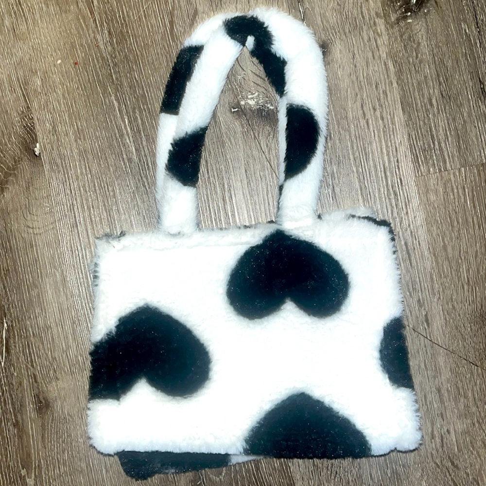 Black and white furry tote bag with black hearts